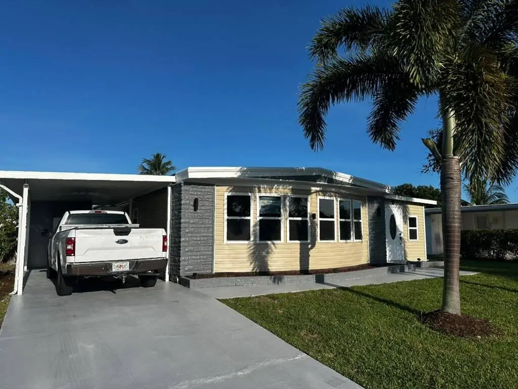 98b988f7-e2f6-4b67-addc-40acb0bd22a7 at 8572 Crown Drive, Boynton Beach