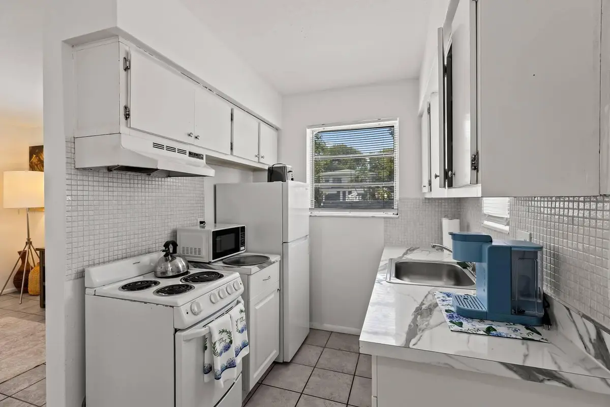 1c02b0ef-2b64-43fa-beee-ed41dd7f6087 at 1826 Sherman Street Apt 1, Hollywood