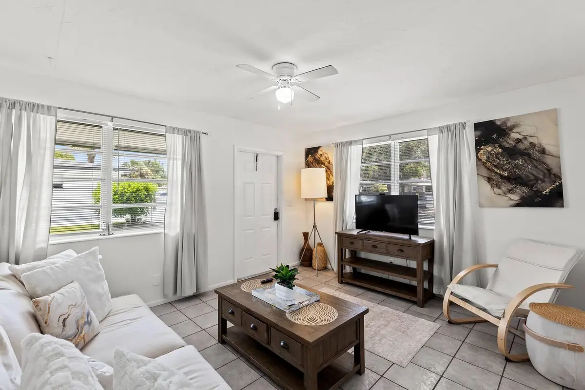 3d309cd9-4fcd-481a-a9f1-4c5828ee18b9 at 1826 Sherman Street Apt 1, Hollywood
