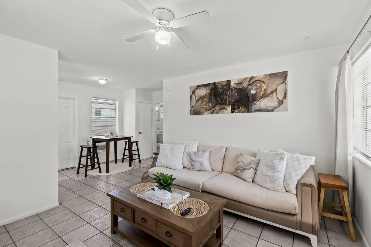 94aec83a-ac75-4e62-bfaf-e7e6fdcc96a3 at 1826 Sherman Street Apt 1, Hollywood
