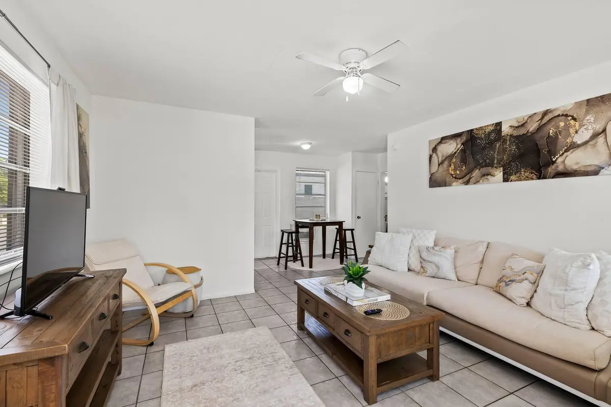 181e2835-85f3-4b5a-b842-4ab77b7edb42 at 1826 Sherman Street Apt 1, Hollywood