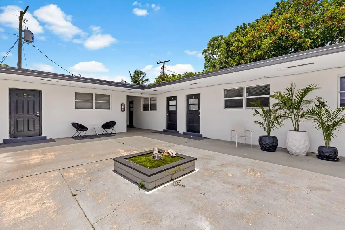 820d4097-e034-4962-b897-fe265db2a0d7 at 1826 Sherman Street Apt 8, Hollywood