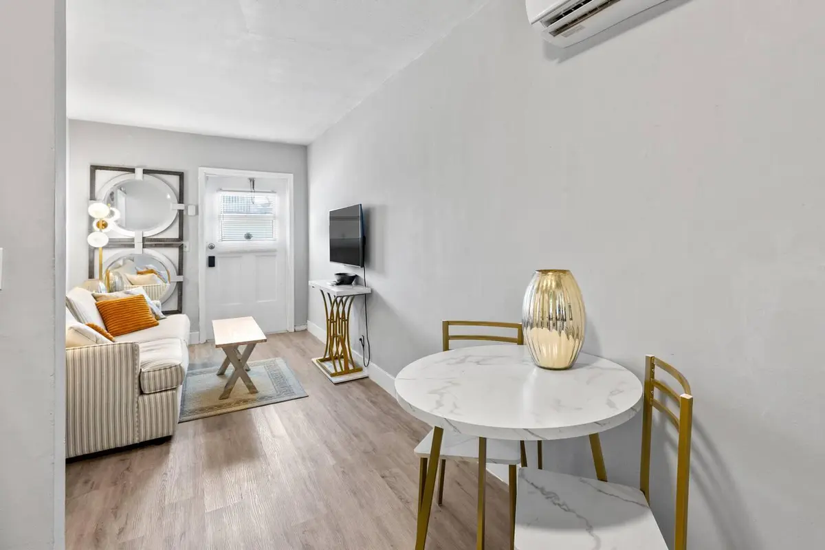 1a4c2f0b-99be-433a-a2ea-7460725d0c17 at 1826 Sherman Street Apt 8, Hollywood