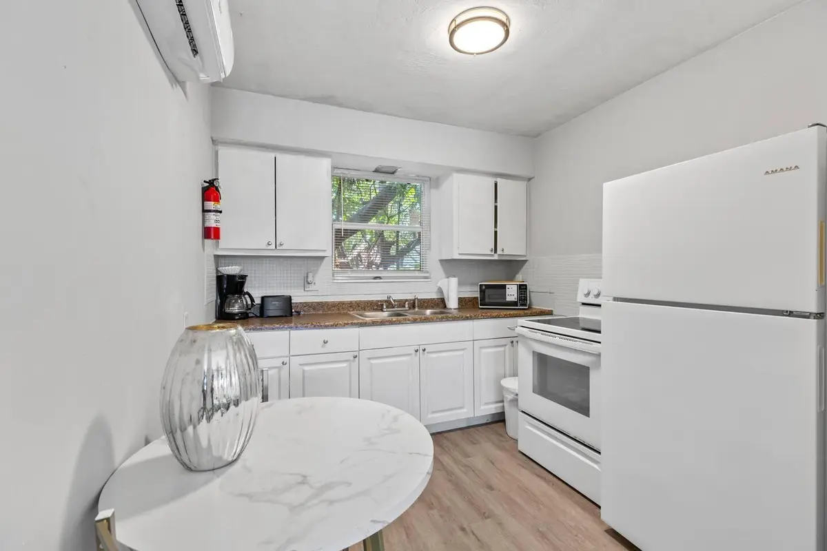 2daca13d-32d4-400e-9979-2bb091b837ff at 1826 Sherman Street Apt 8, Hollywood