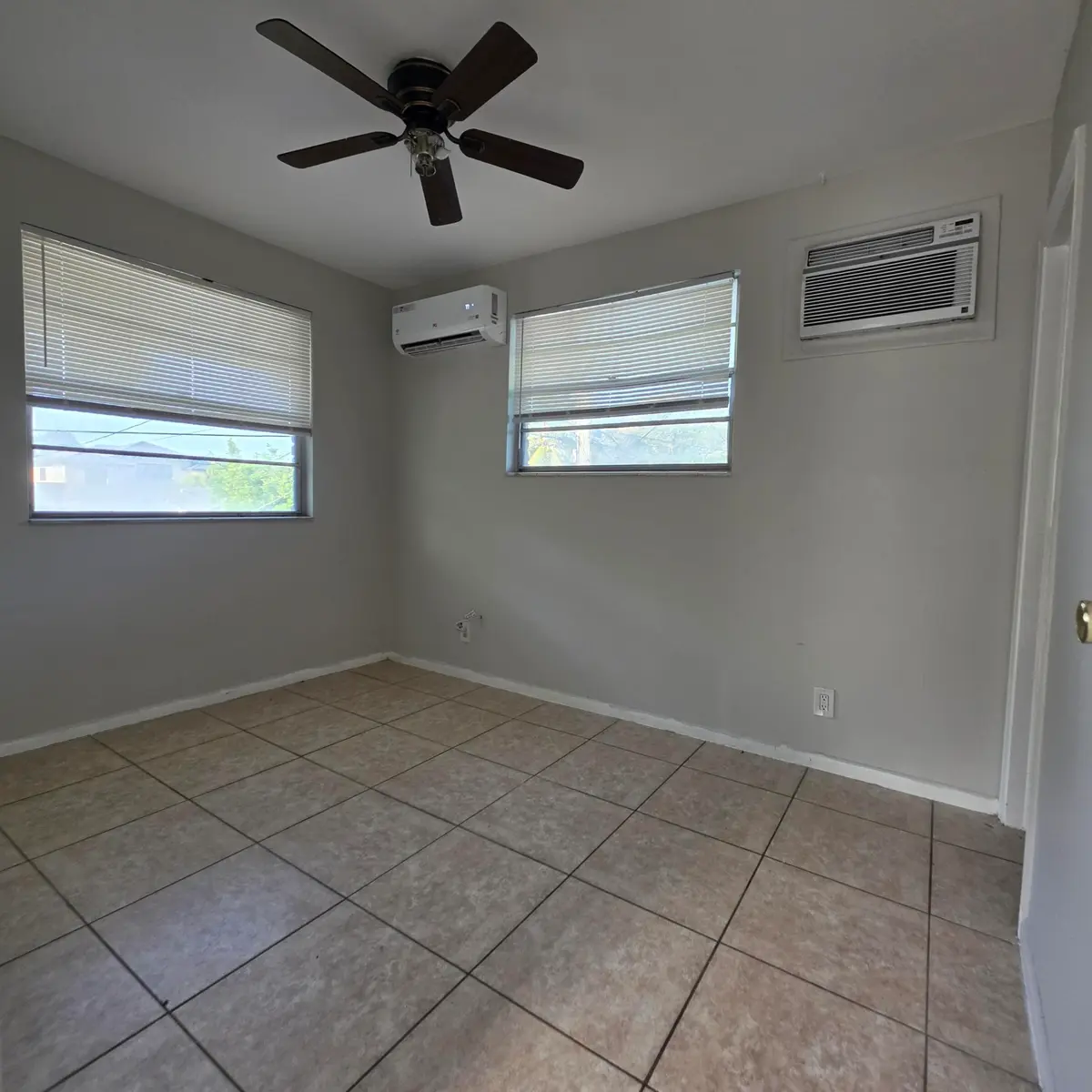 tmp_652ecd39-66af-4fe9-a29a-1b3c281ca5ee at 1826 Sherman Street Apt 16, Hollywood