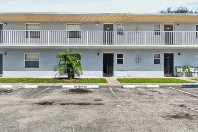 617 IXORIA Avenue 23, Fort Pierce – Condominium for rent