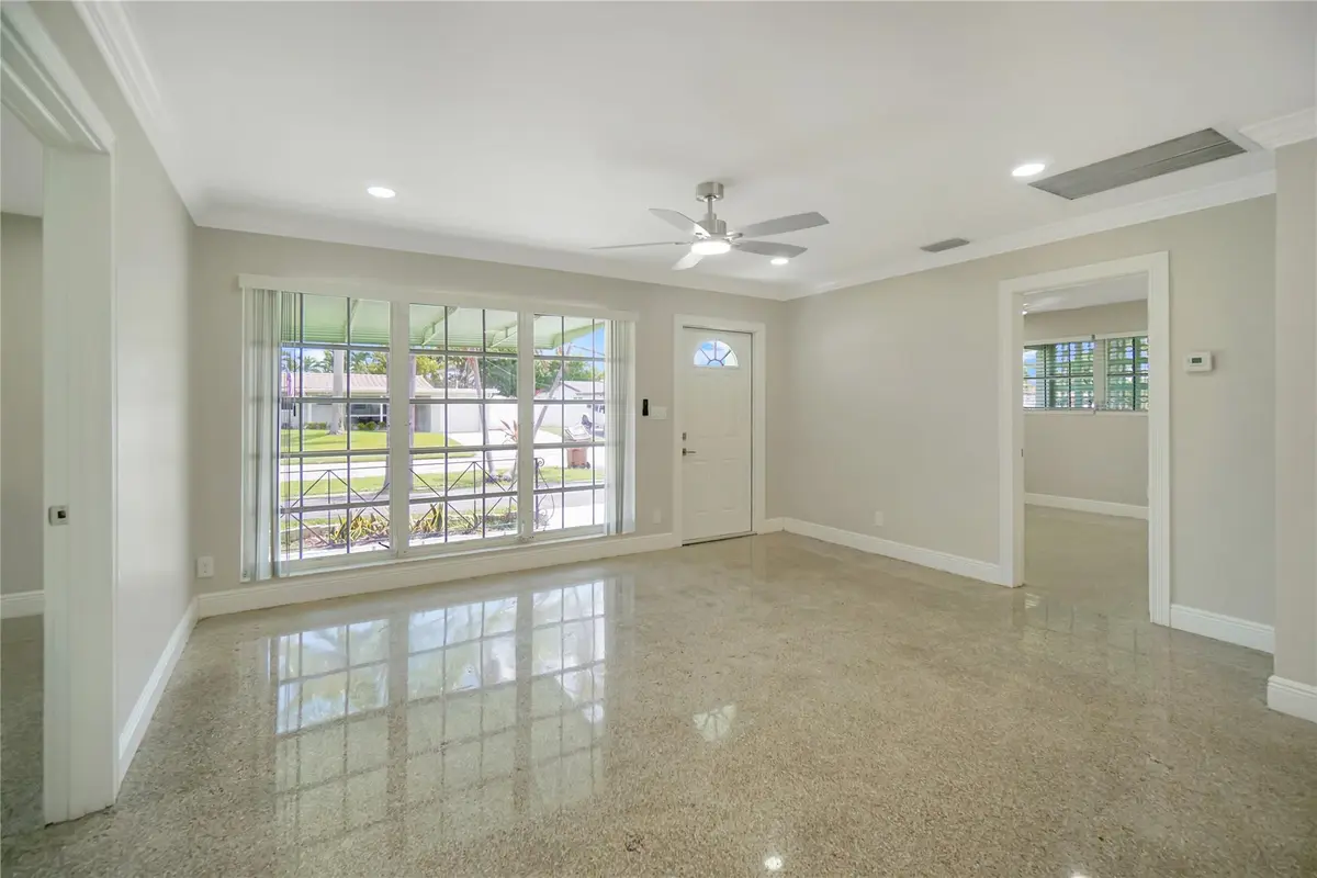 Photo 5 at 917 SE 15th Court, Deerfield Beach