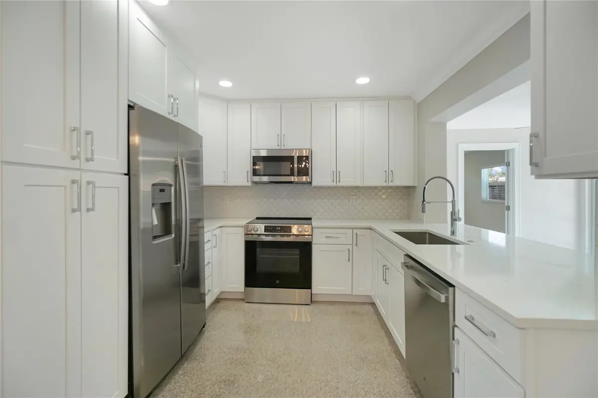 Photo 7 at 917 SE 15th Court, Deerfield Beach