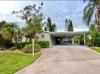 8110 9th Hole Drive, Port St. Lucie – Manufactured Home for sale