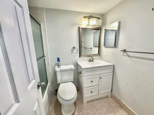 Master Bathroom at 118 Mansfield C, Boca Raton
