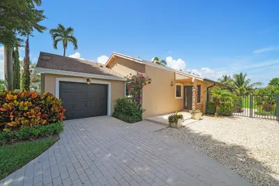 1875 NW 10th Street, Delray Beach – Single Family Residence for sale