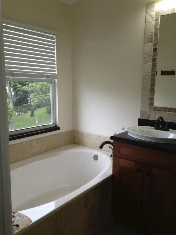 Master BathTub at 23395 Water Circle, Boca Raton