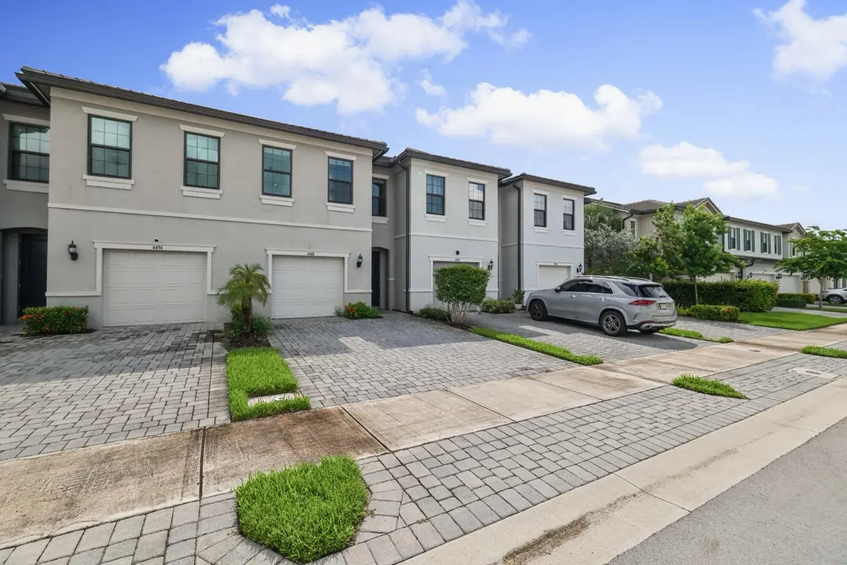 4488 E Appleton Cir -3 at 4488 Appleton Circle, Oakland Park