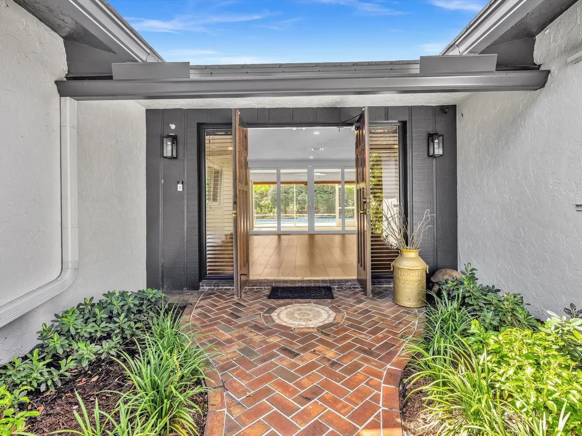 Welcome at 3264 Lakeview Drive, Delray Beach