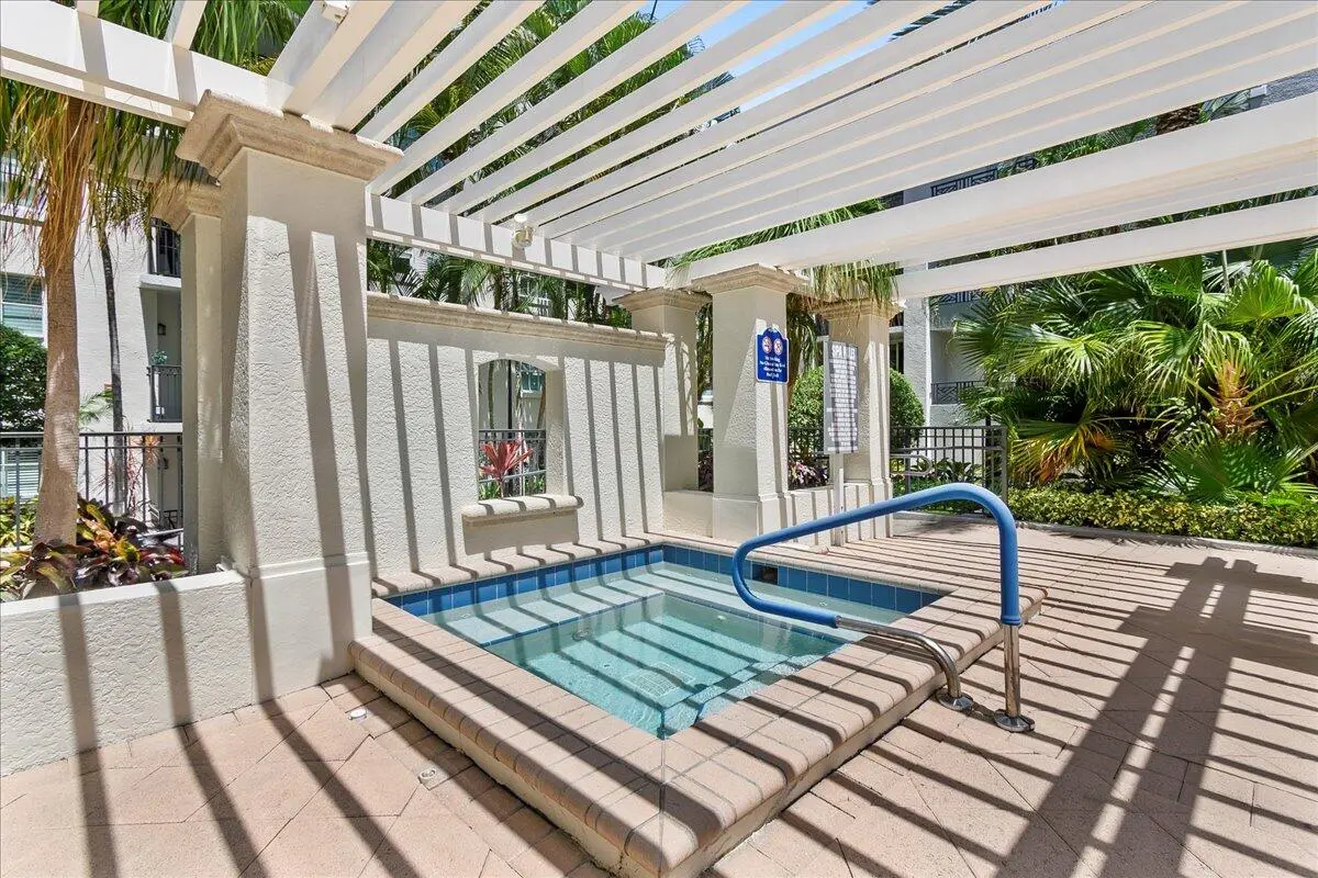 27-EKP9248 at 600 S Dixie Highway 656, West Palm Beach