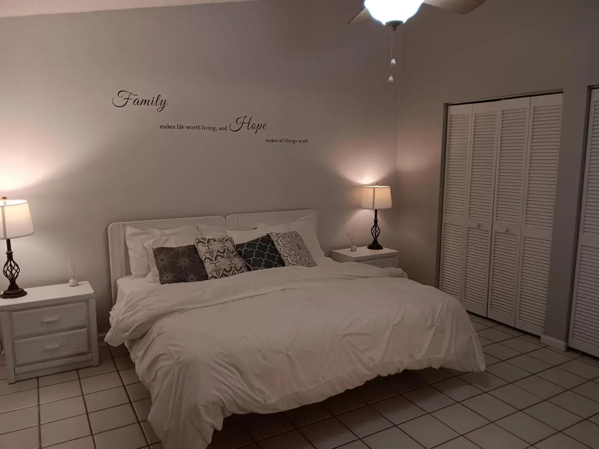master bed at 1507 HAWTHORNE Place, Wellington