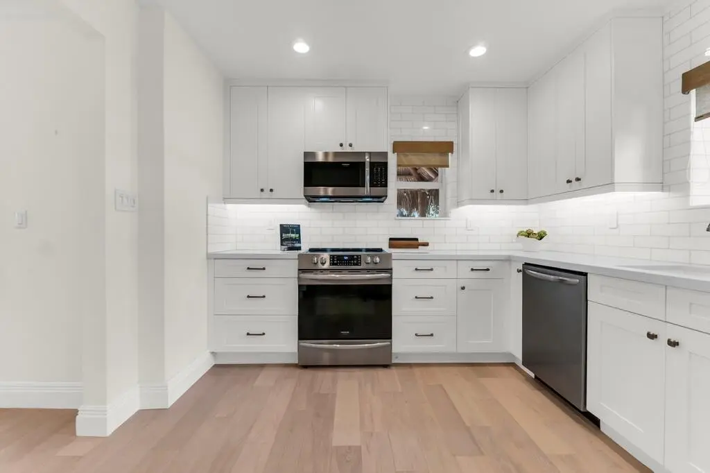 kitchen at 712 PONCE DE LEON Drive, Fort Lauderdale