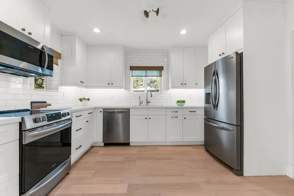kitchen at 712 PONCE DE LEON Drive, Fort Lauderdale