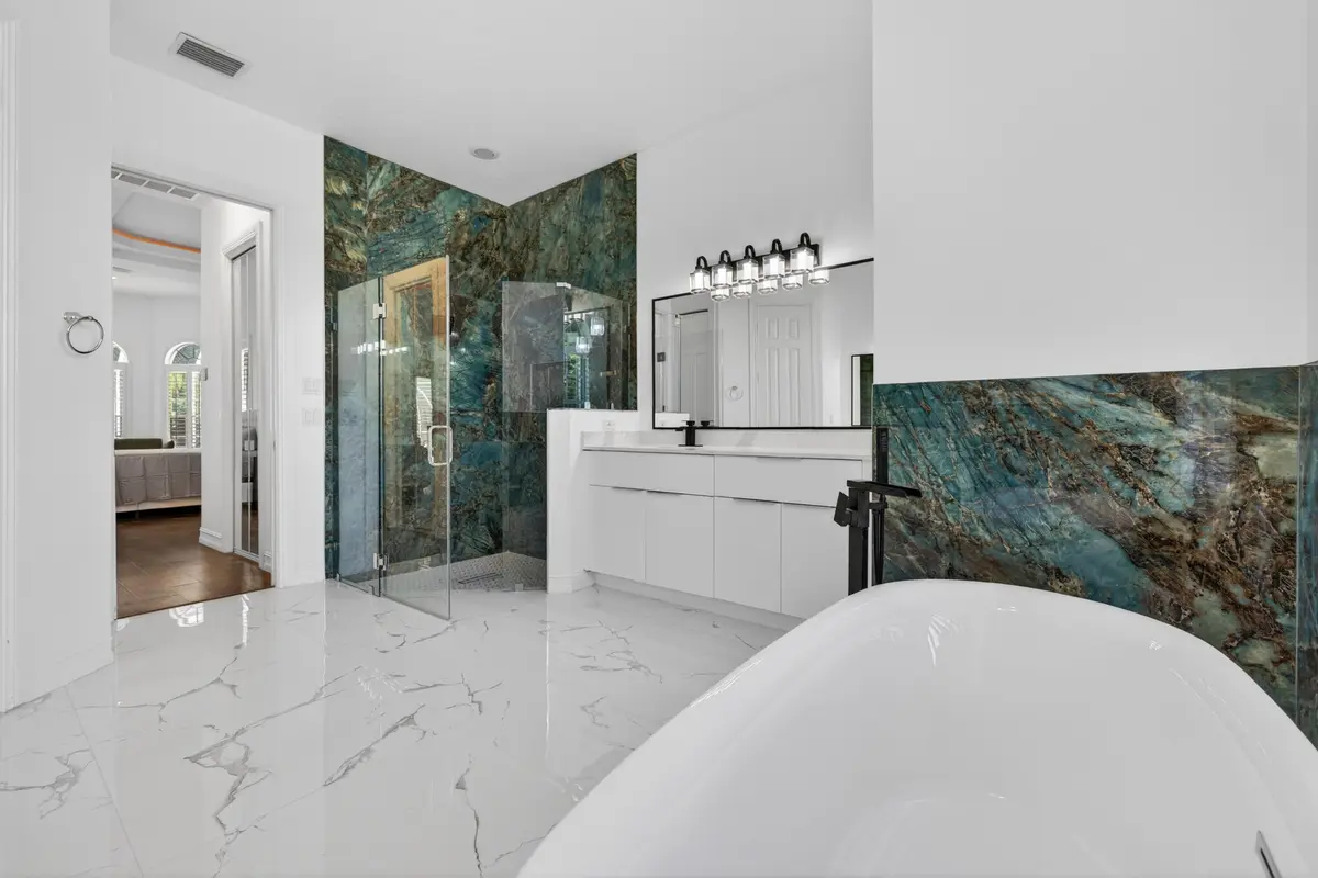 master bathroom at 14780 HORSESHOE Trace, Wellington