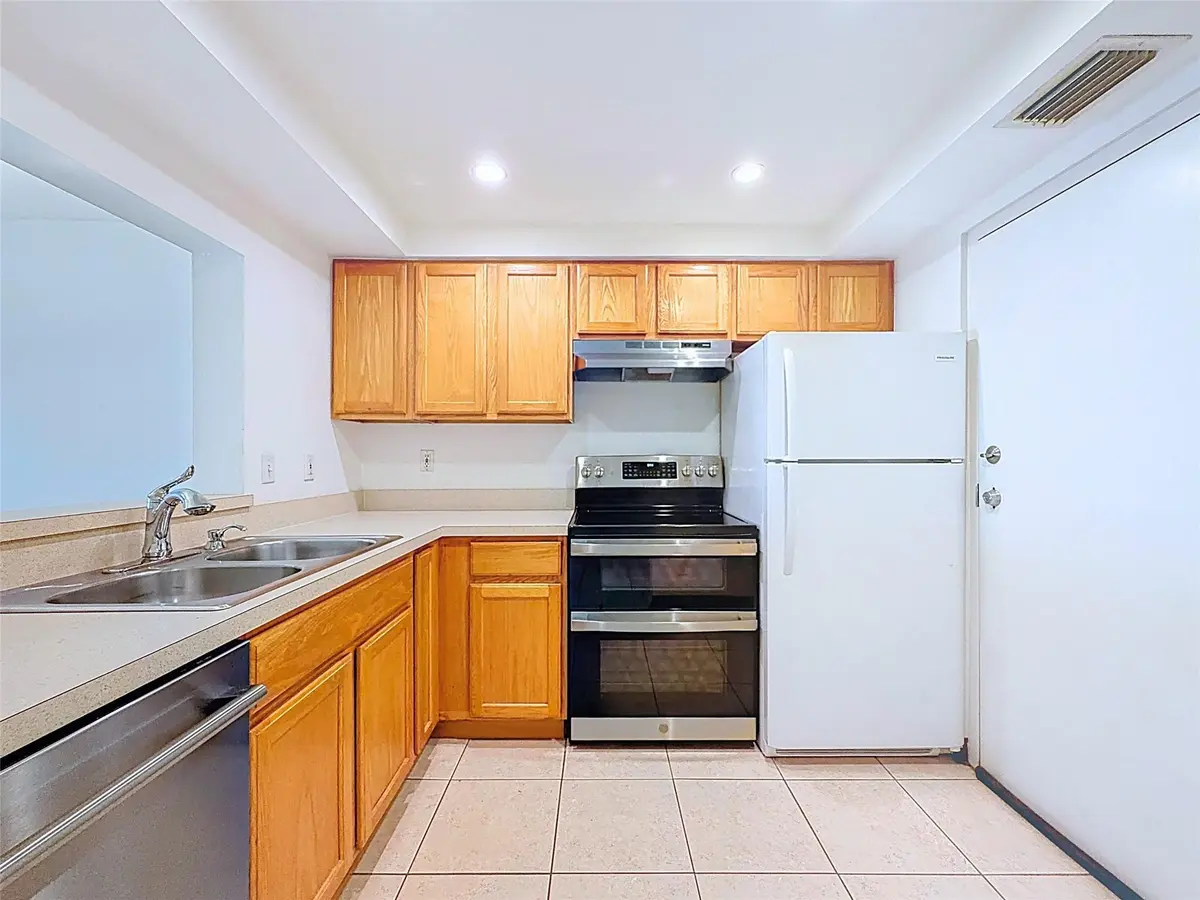 Photo 8 at 4025 N Federal Highway 227B, Oakland Park