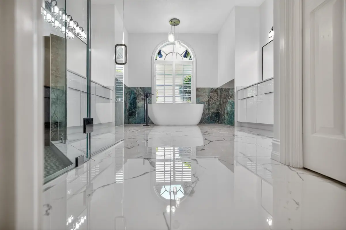 master bathroom at 14780 HORSESHOE Trace, Wellington