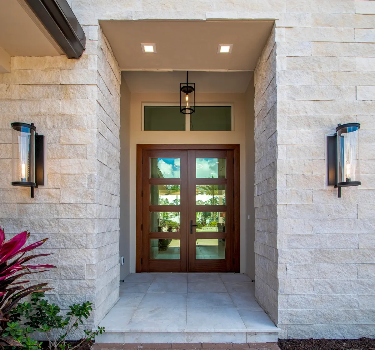 Entrance at 104 SE RIO CASARANO, Port St. Lucie