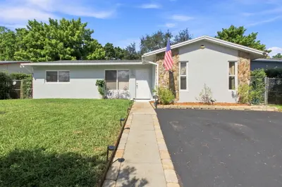 3130 N 72nd Terrace, Hollywood – Single Family Residence for sale