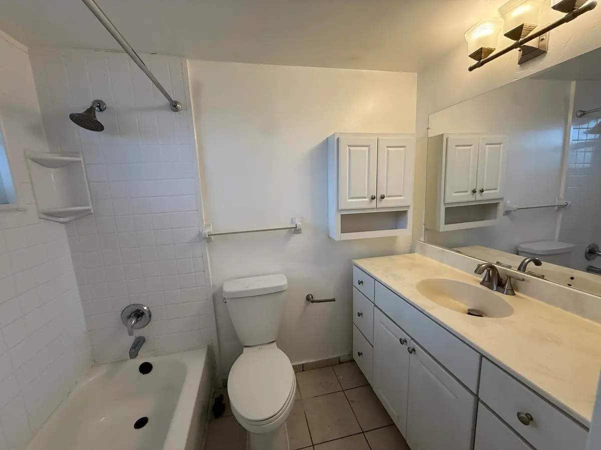image00008 at 909 SE 14TH Court 5, Fort Lauderdale