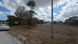 land 2 at Avenue R, Fort Pierce