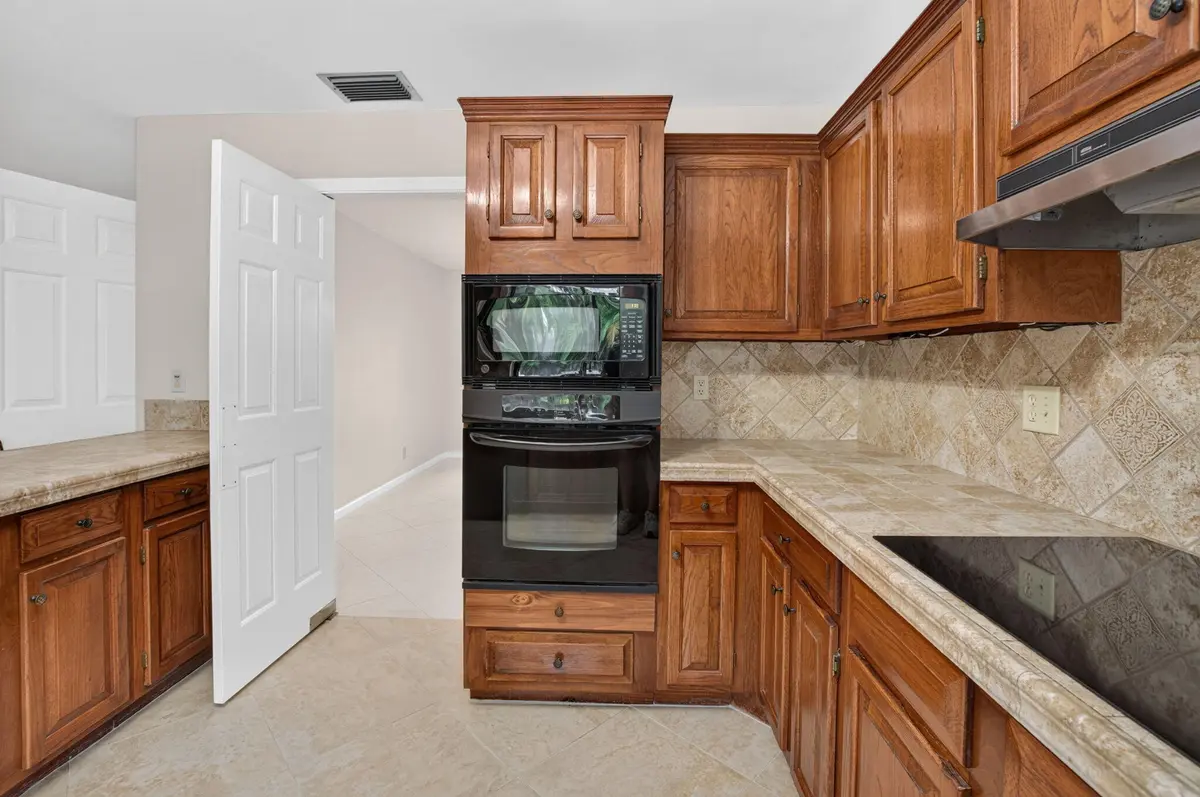 Kitchen at 4441 SAINT ANDREWS Drive, Boynton Beach