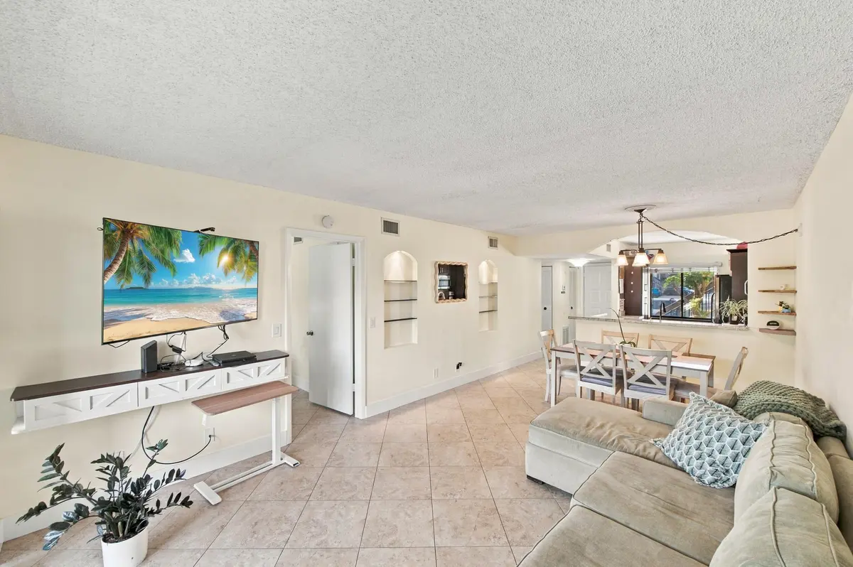 Living room at 6585 Somerset Drive 102, Boca Raton