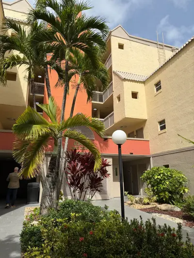 8343 LAKE Drive 207, Doral – Condominium for rent