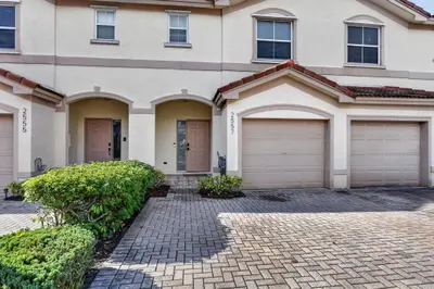 2557 Riverside Drive, Coral Springs – Townhouse for rent