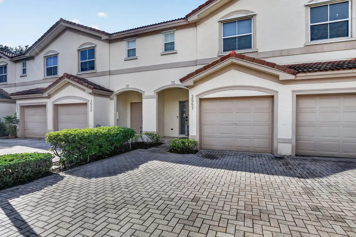 2-web-or-mls-DSC_0010 at 2557 Riverside Drive, Coral Springs