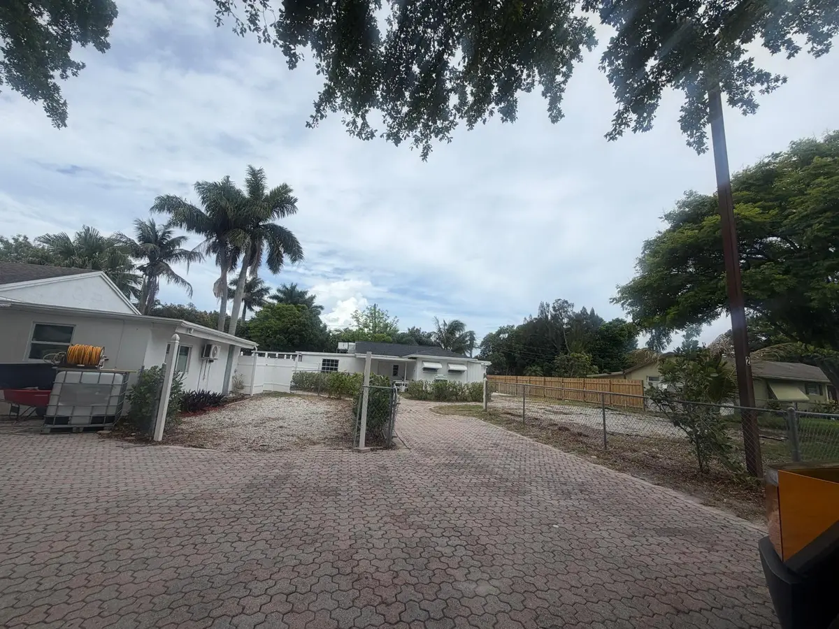 6abe8b65-a07c-4cb2-9176-5599c690fdb1 at 3918 Serubi Avenue, Palm Springs