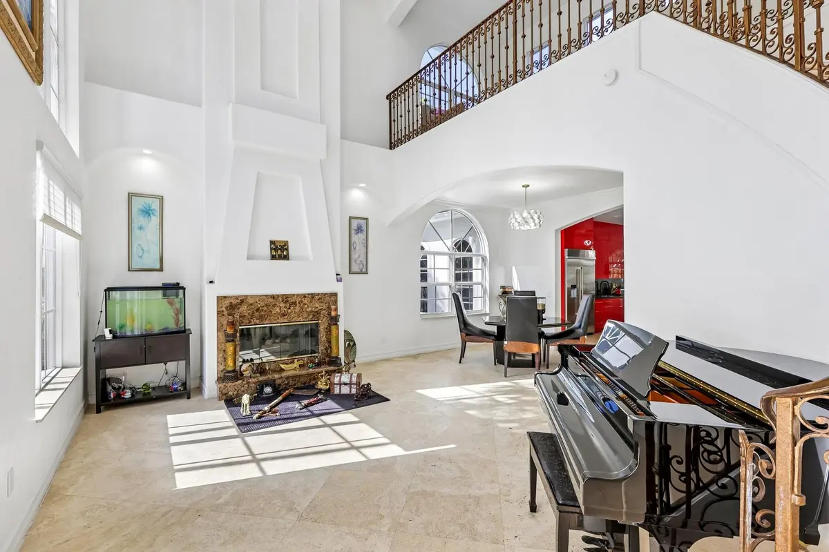 11-web-or-mls-NW 84th Ave-S1609-011 at 6911 NW 84TH Avenue, Parkland