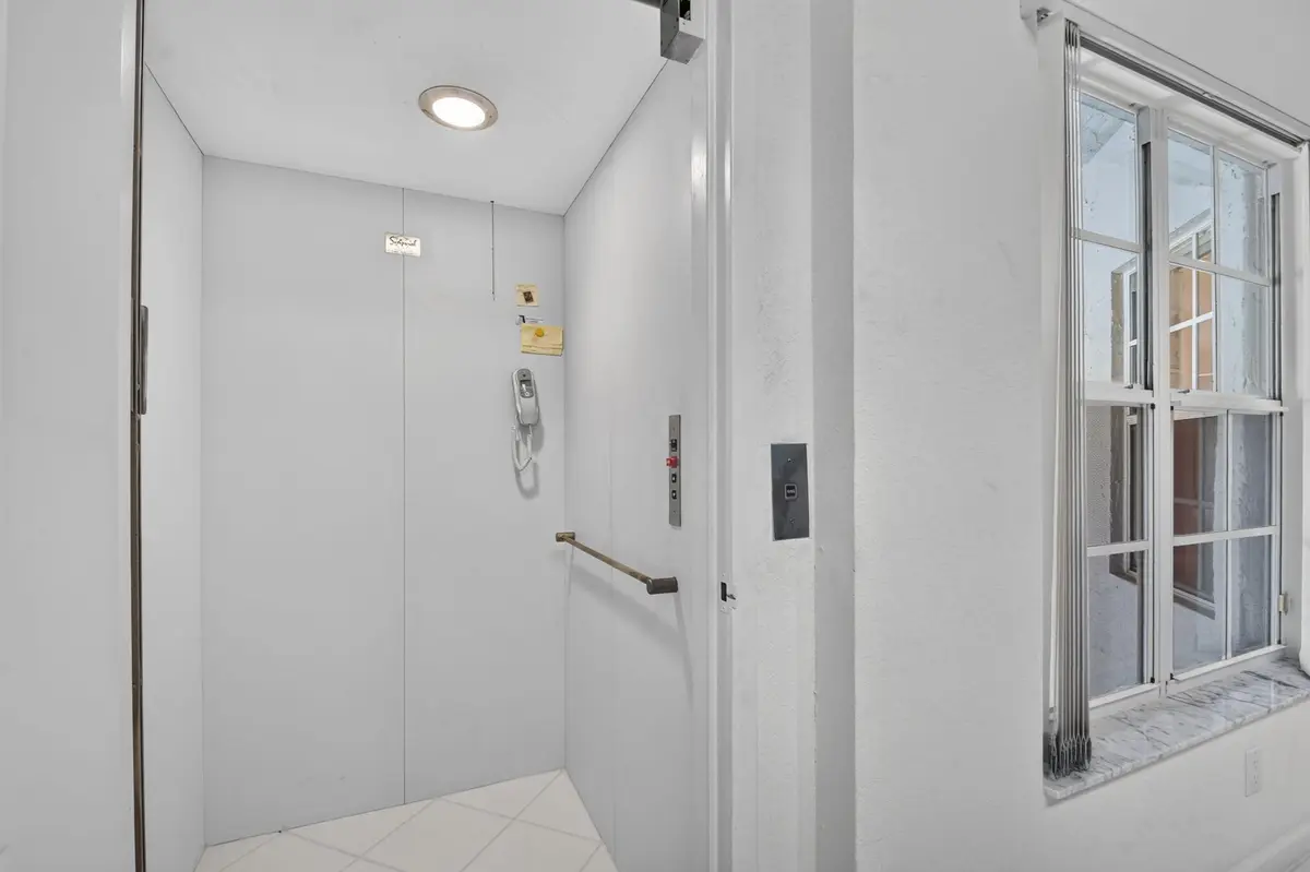 Lift at 11691 Briarwood Circle, Boynton Beach