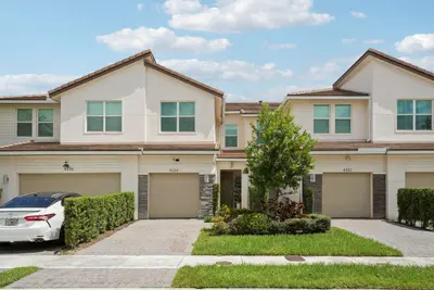 4334 Veleiros Avenue, Deerfield Beach – Townhouse for sale