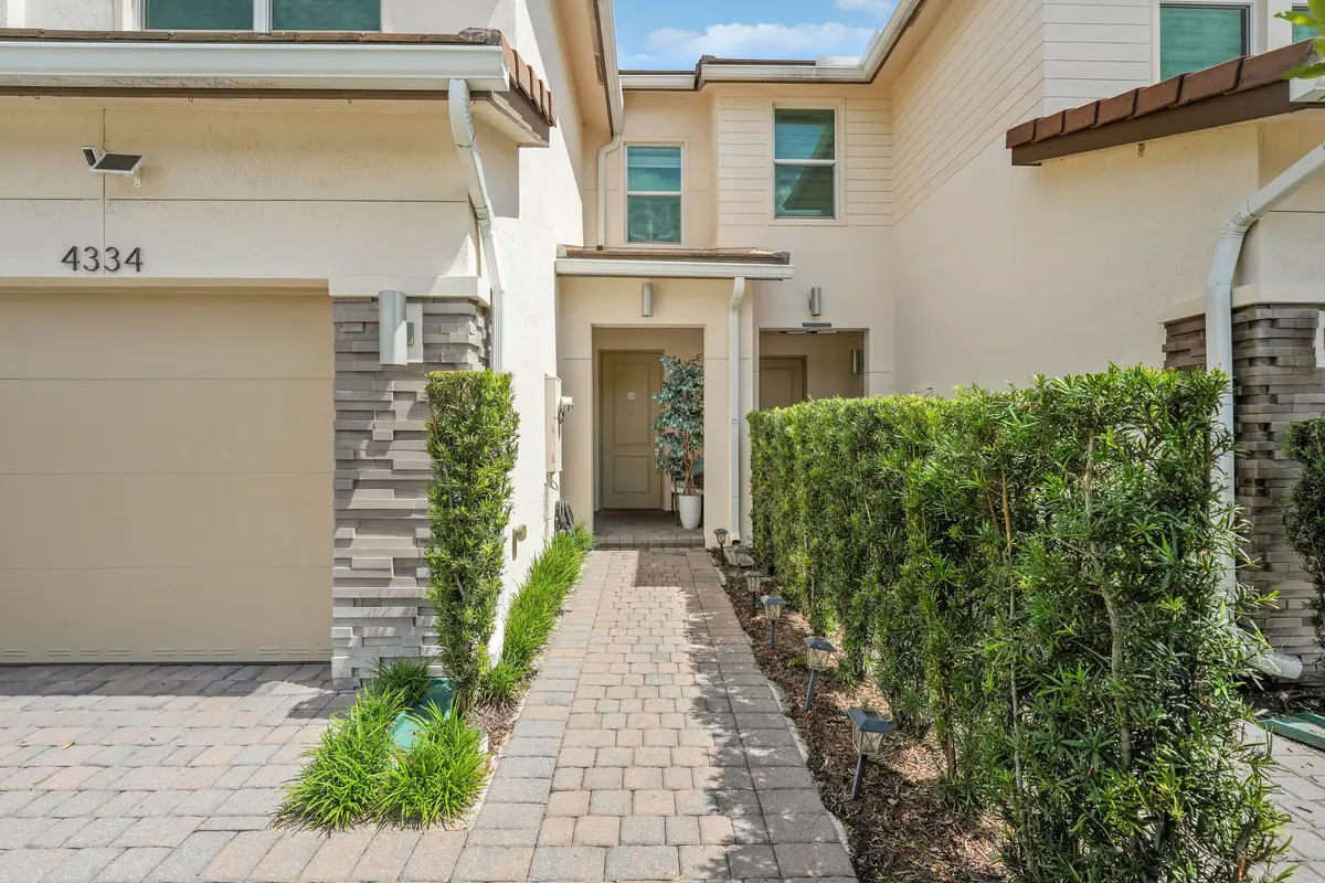 Entrance -1 at 4334 Veleiros Avenue, Deerfield Beach