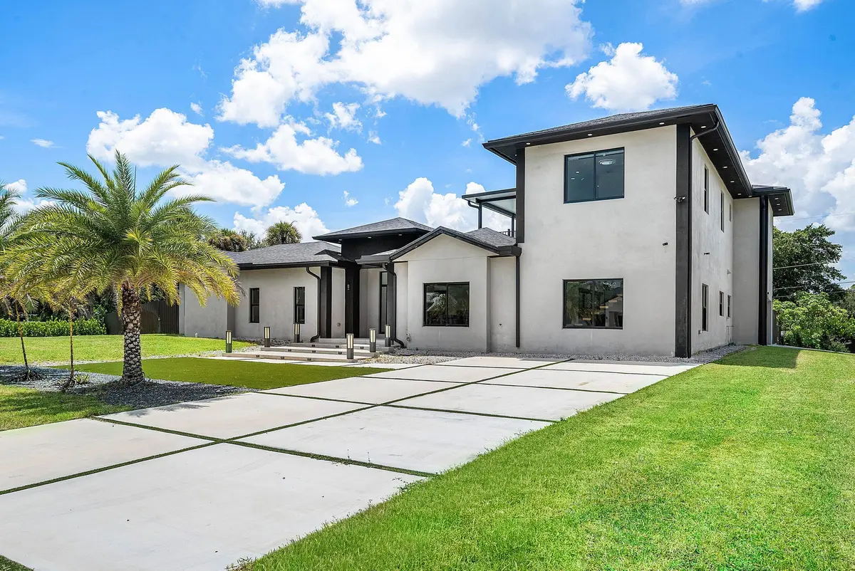 Front Yard at 641 Marshall Road, West Palm Beach