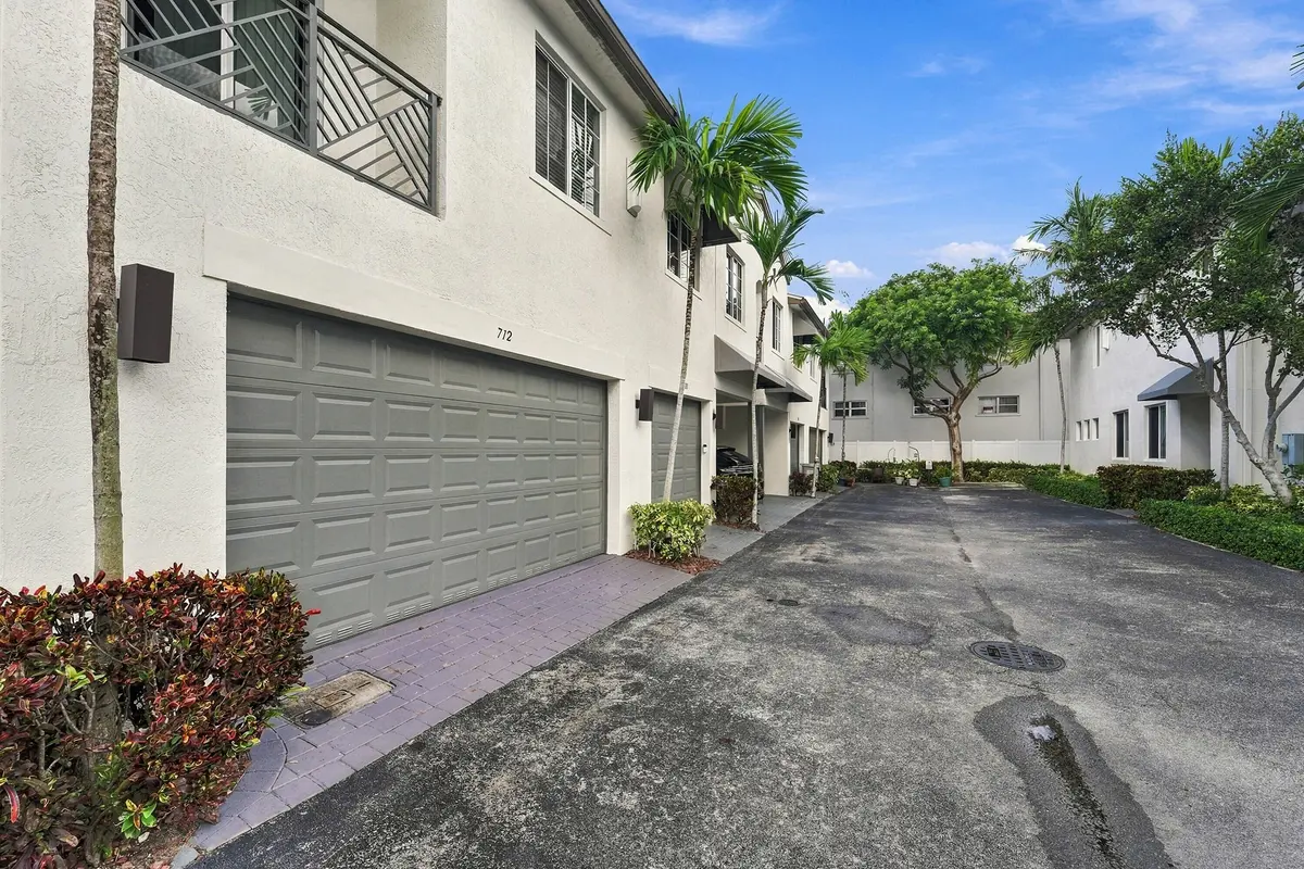 01_dsc01330 at 712 SE 2nd Street, Pompano Beach