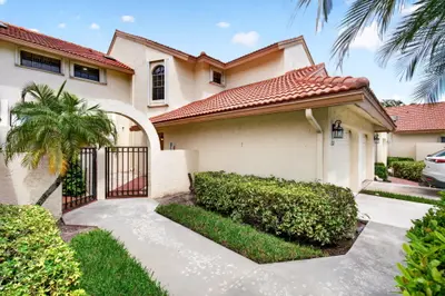 8320 Waterline Drive 202, Boynton Beach – Condominium for sale
