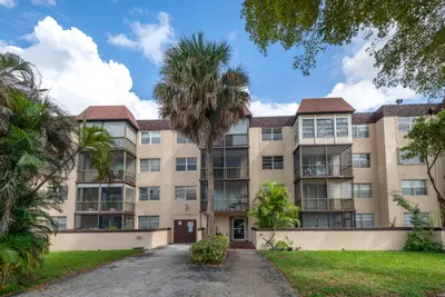 7300 NW 17TH Street 105, Plantation – Condominium for sale