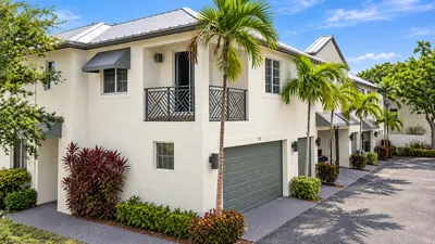 712 SE 2nd Street, Pompano Beach – Townhouse for rent