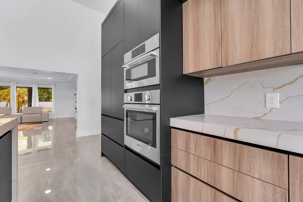9[1] at 2121 NE 29TH Street, Lighthouse Point