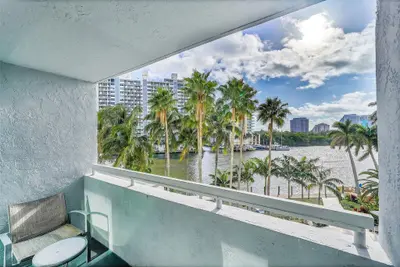 2670 E SUNRISE Boulevard 322, Fort Lauderdale – Condominium for sale