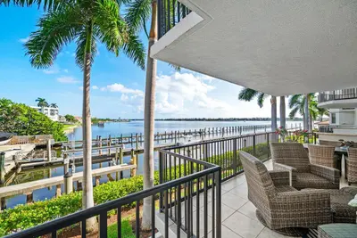 2700 N Federal Highway 203, Boynton Beach – Condominium for sale