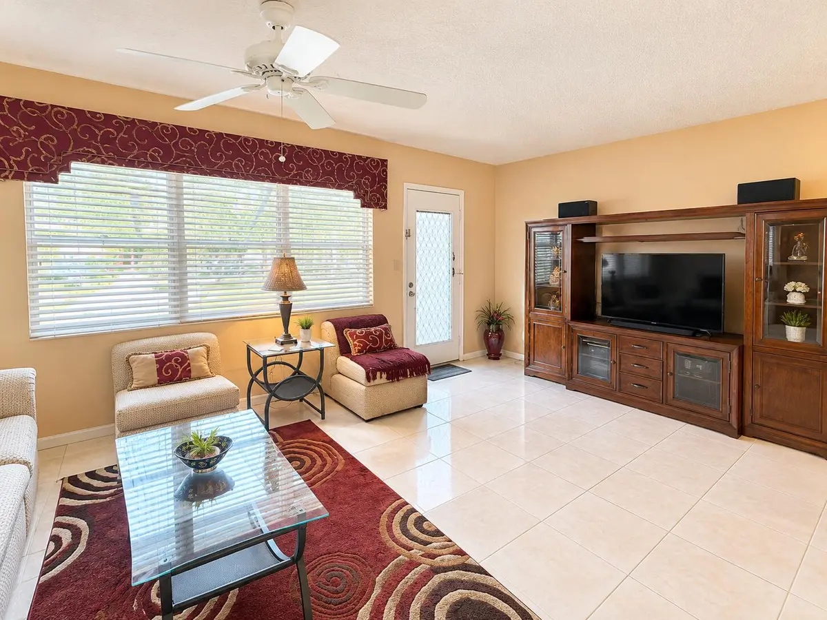 TV at 3305 ARUBA Way G1, Coconut Creek