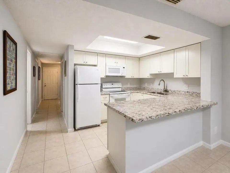 Kitchen at 9258 GREEN MEADOWS Way, Palm Beach Gardens