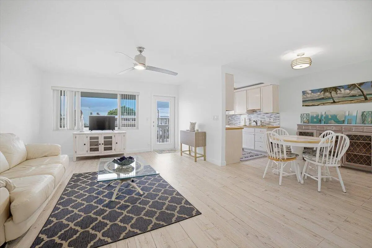 Livingroom & Dining Area at 131 Doolen Court 309, North Palm Beach